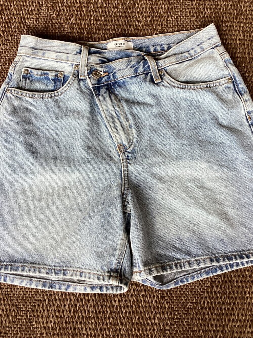 Forever 21 Blue Light Wash Denim Asymmetrical Closure Shorts – sz 28